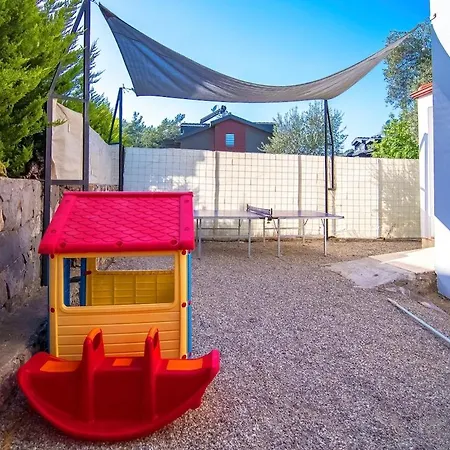 Oeluedeniz Hisaroenuende 8 Kisilik Lilya Hisar Fethiye