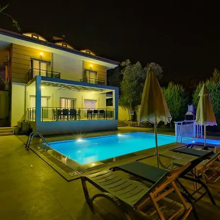 Oeluedeniz Hisaroenuende 8 Kisilik Lilya Hisar Fethiye