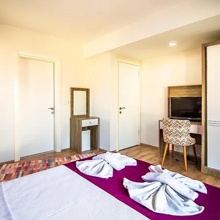 Villa Oeluedeniz Hisaroenuende 8 Kisilik Lilya Hisar Fethiye